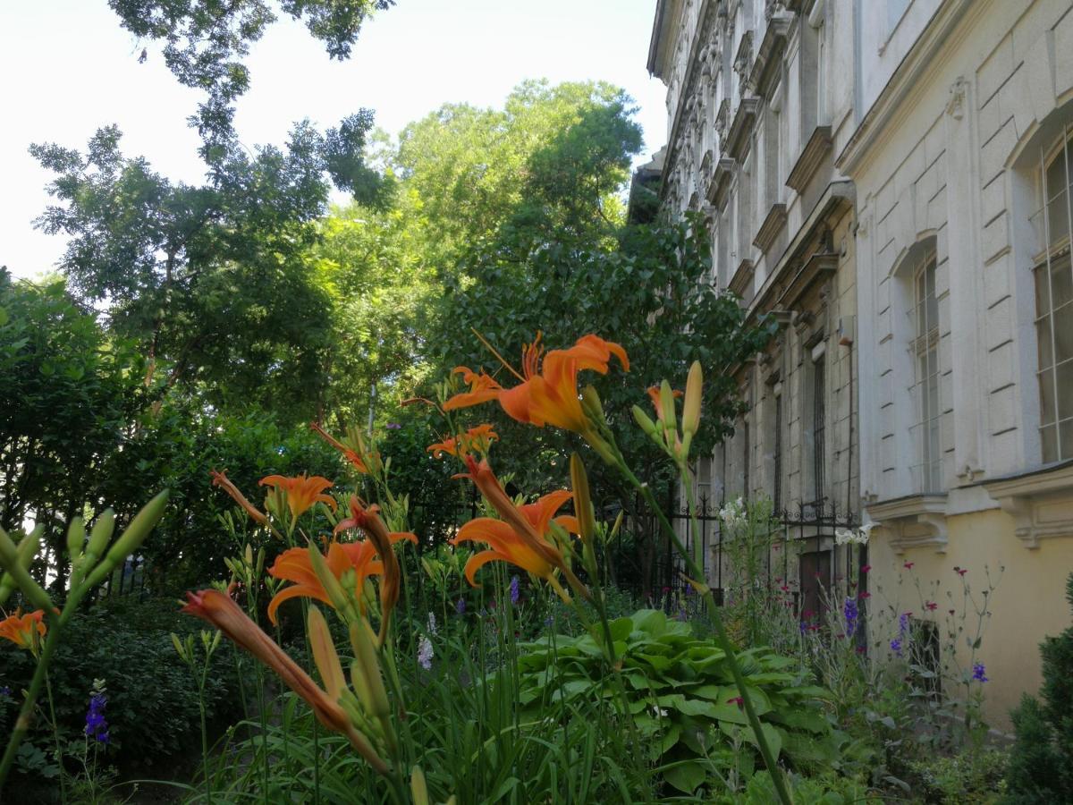 White Rose Apartment, Budapest